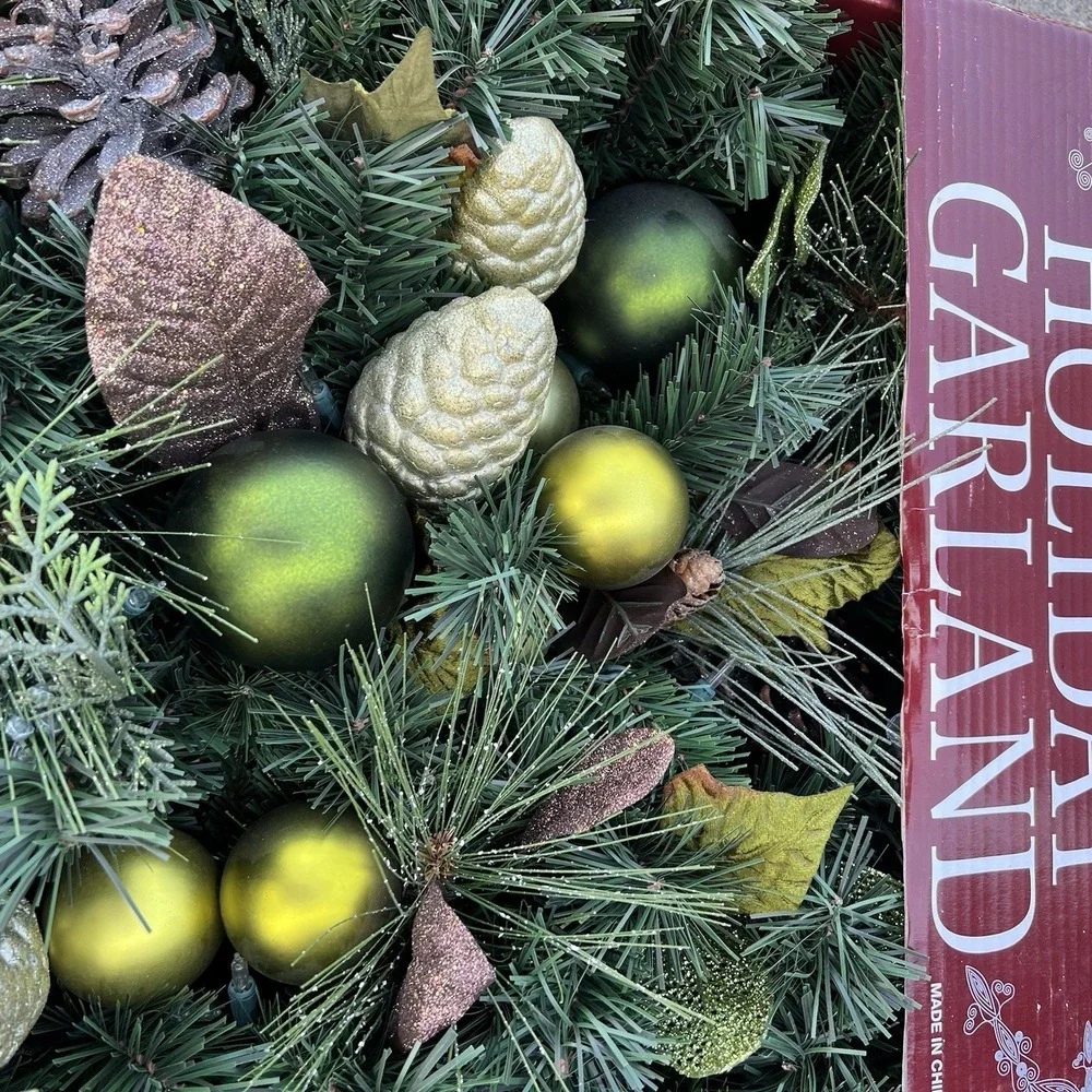 Kirkland 9' Pre-lit LED Greenery Holiday 9 FT Garland - Stunning Piece